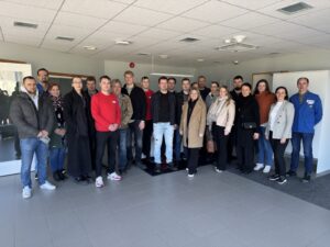 Digitaliseerimine ja robotiseerimine praktikas: insenerid tutvusid Harjumaa tööstuste edusammudega